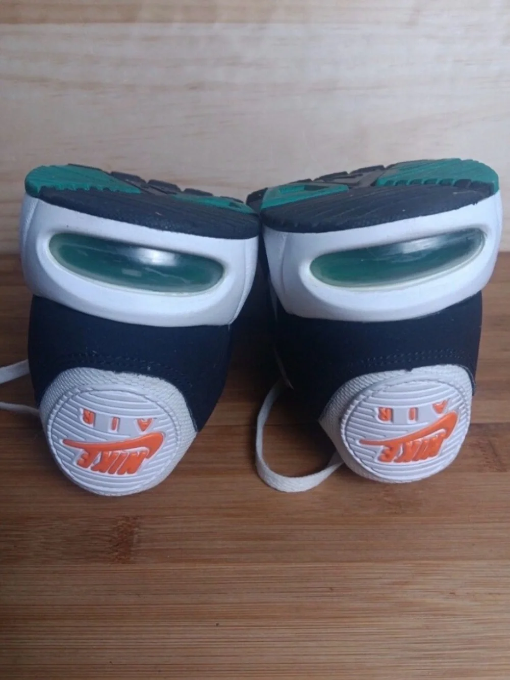 Nike Air Max Correlate women's sneaker Black, White, Teal & Pink size 10 -EUC